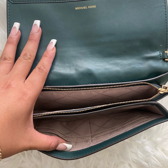 Michael kors cross body gold chain bag - Picture 2 of 3